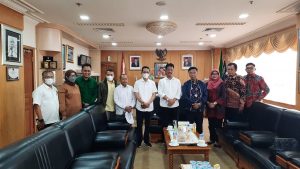 Panitia Nasional dan Panitia Lokal Rakornas IV KAHMI Batam dalam pertemuan bersama Wali Kota Batam Muhammad Rudi dan Wakil Wali Kota Amsakar Achmad.